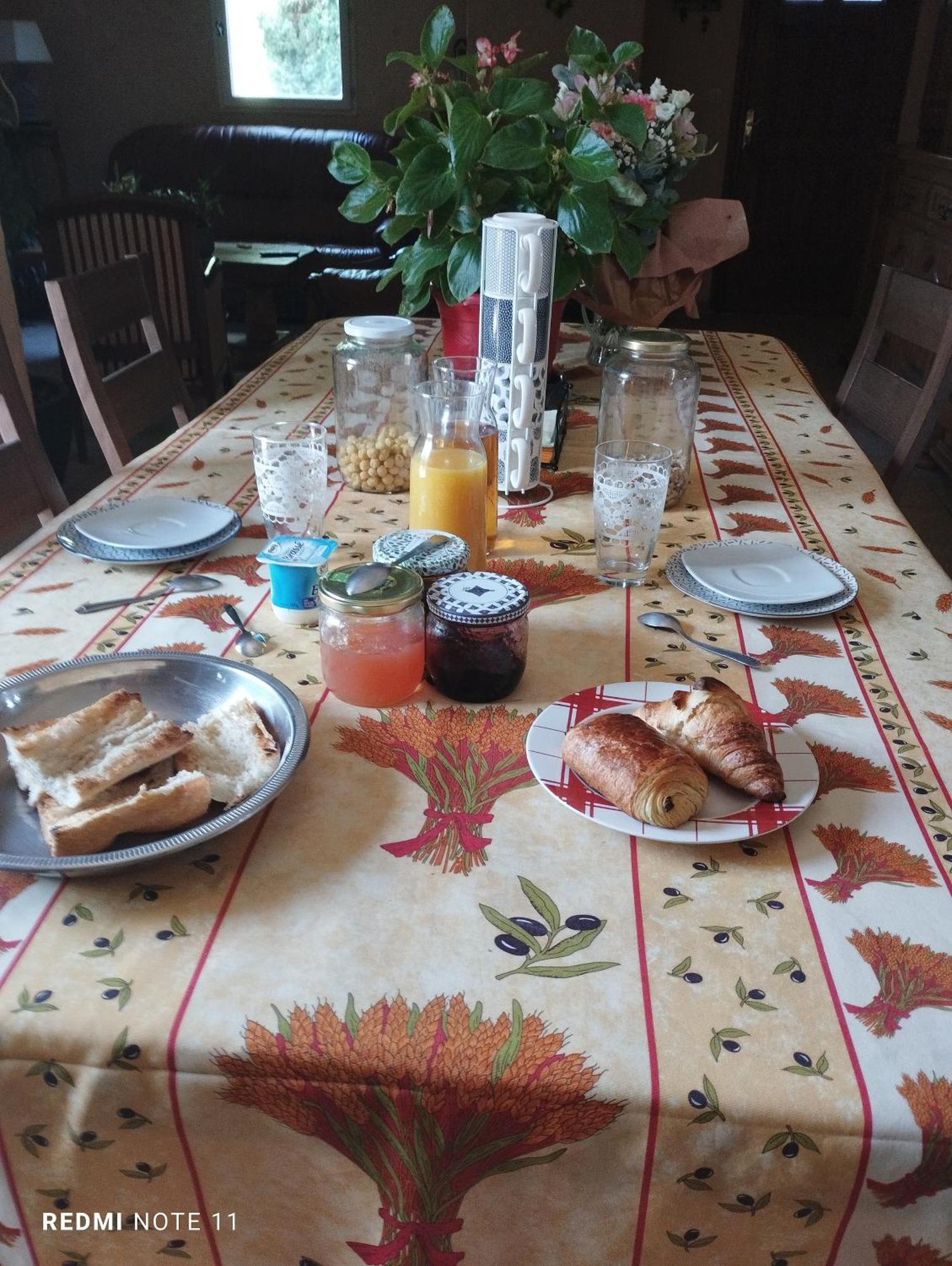 La Tour-dʼAigues Chambre D Hotes En Provence, Au Pied Du Luberon, Les Coquelicots מראה חיצוני תמונה